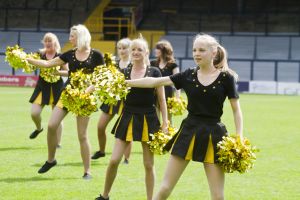 belle dingle cheer leaders sm.jpg